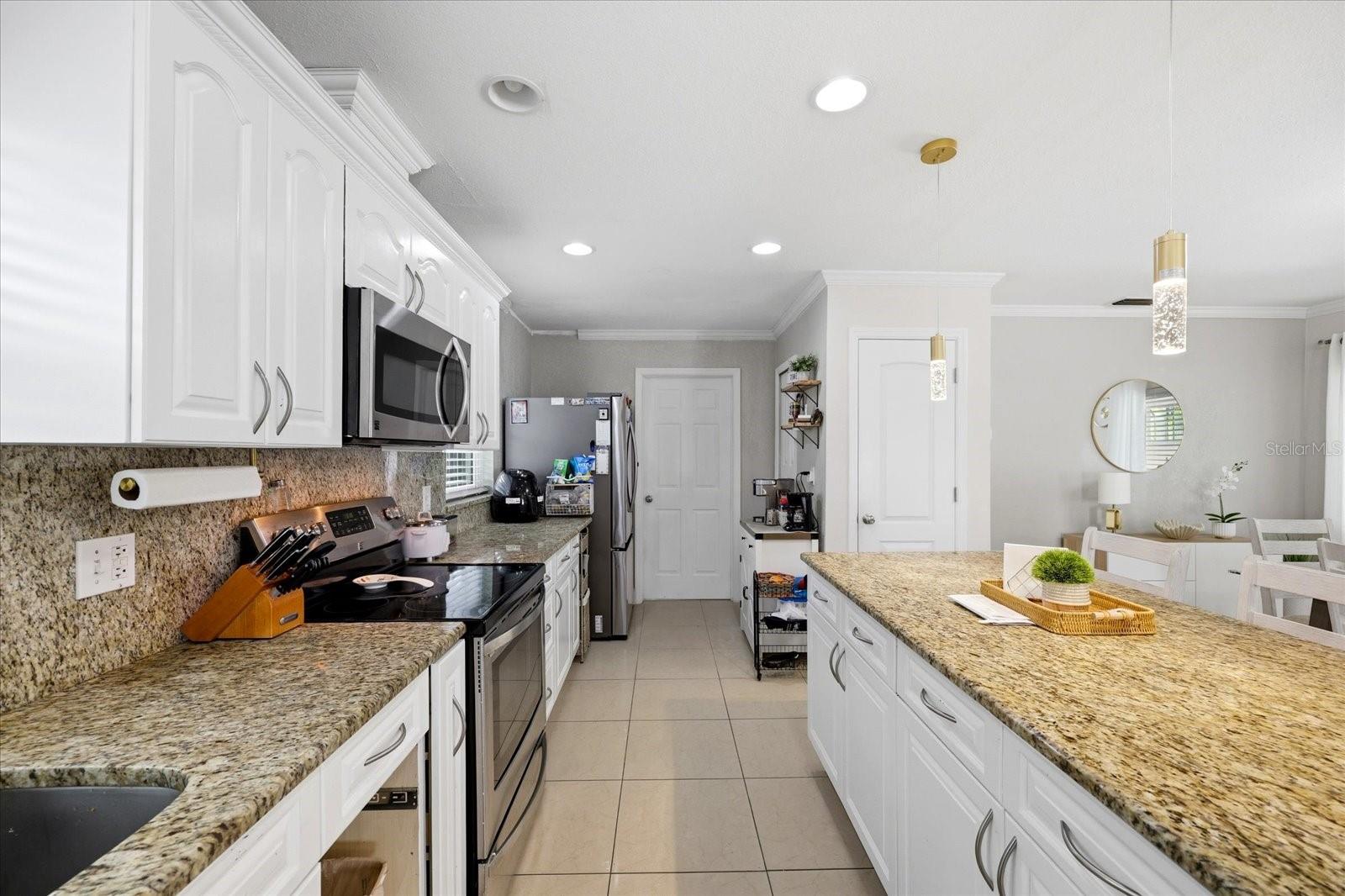 8331 W POCAHONTAS AVE, TAMPA, FL, 33615