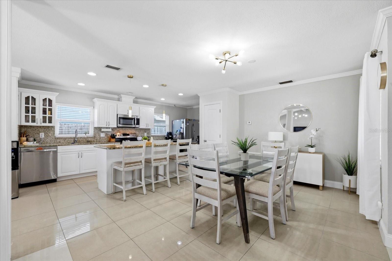 8331 W POCAHONTAS AVE, TAMPA, FL, 33615