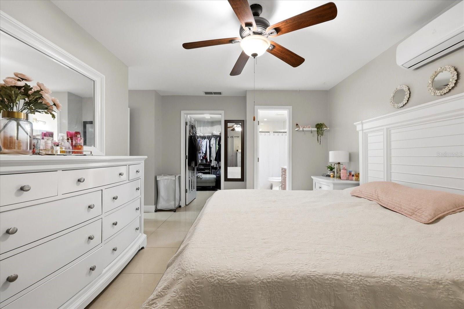 8331 W POCAHONTAS AVE, TAMPA, FL, 33615