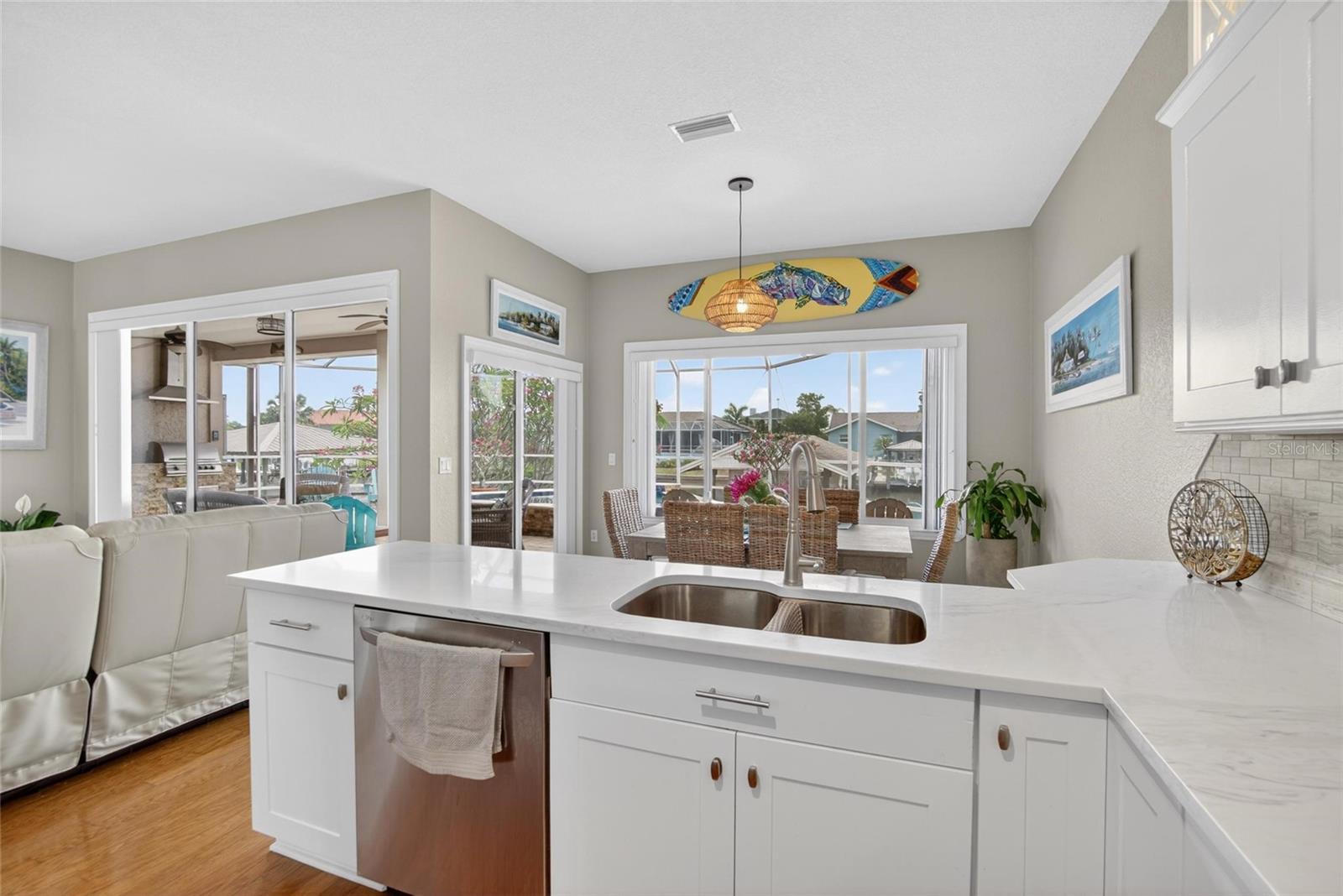 806 EAGLE LN, APOLLO BEACH, FL, 33572