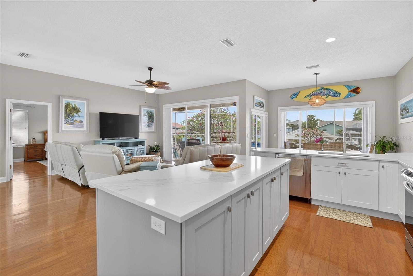 806 EAGLE LN, APOLLO BEACH, FL, 33572