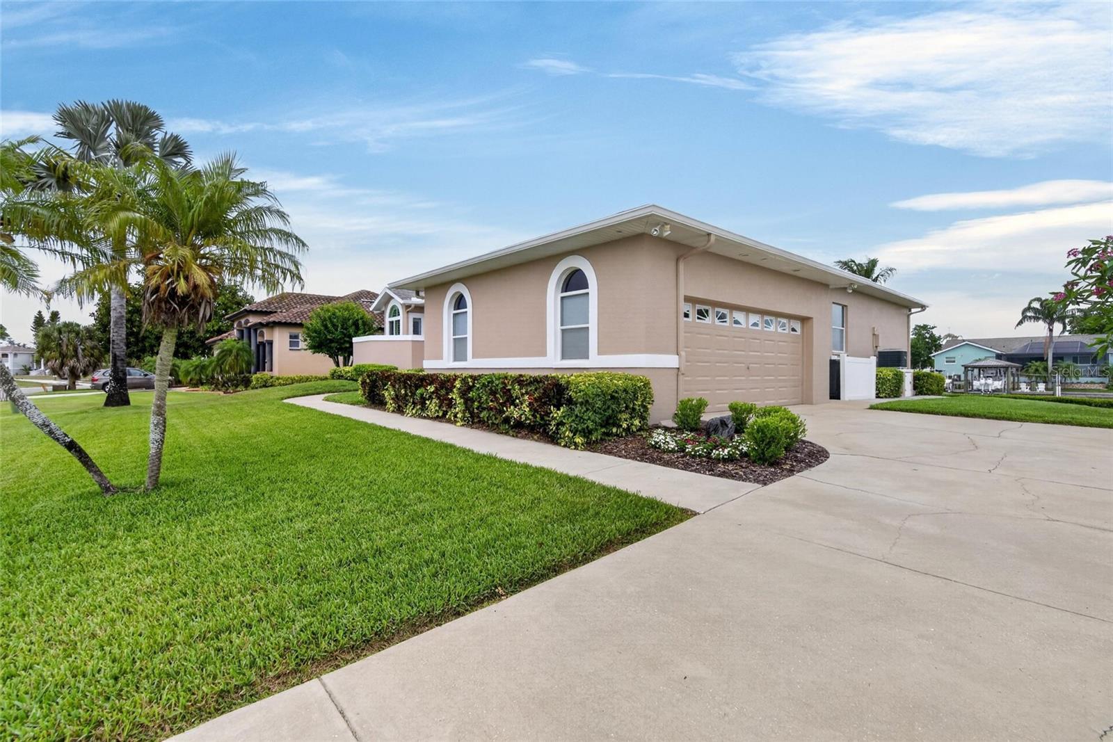 806 EAGLE LN, APOLLO BEACH, FL, 33572