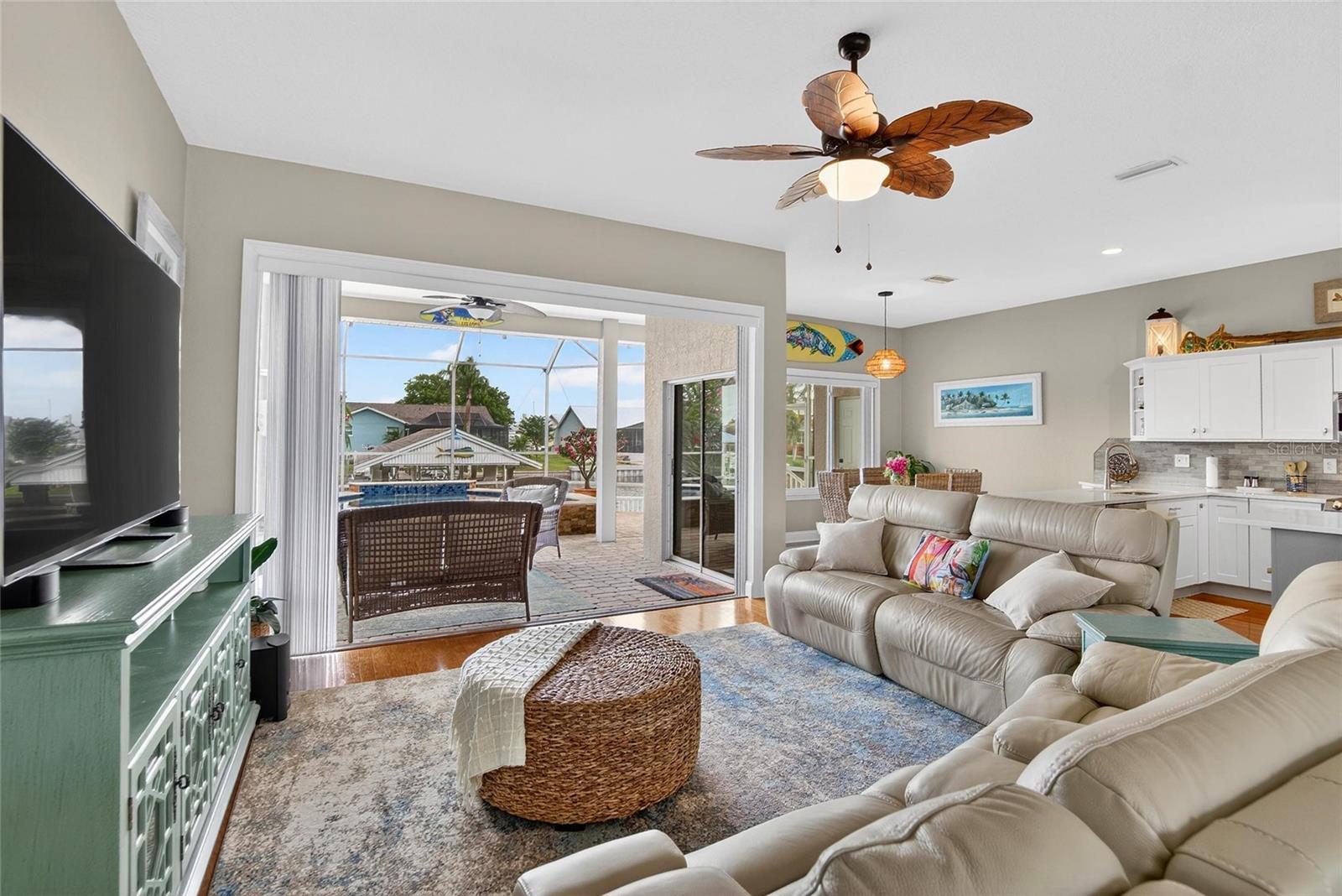 806 EAGLE LN, APOLLO BEACH, FL, 33572