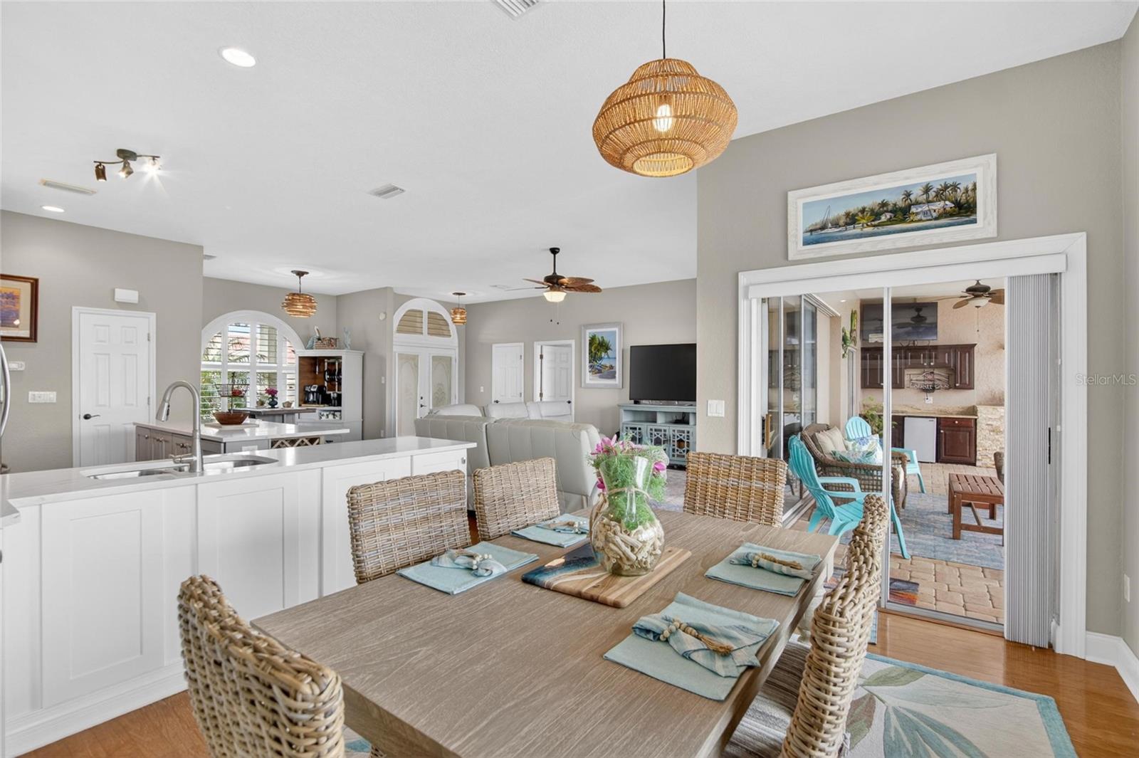 806 EAGLE LN, APOLLO BEACH, FL, 33572