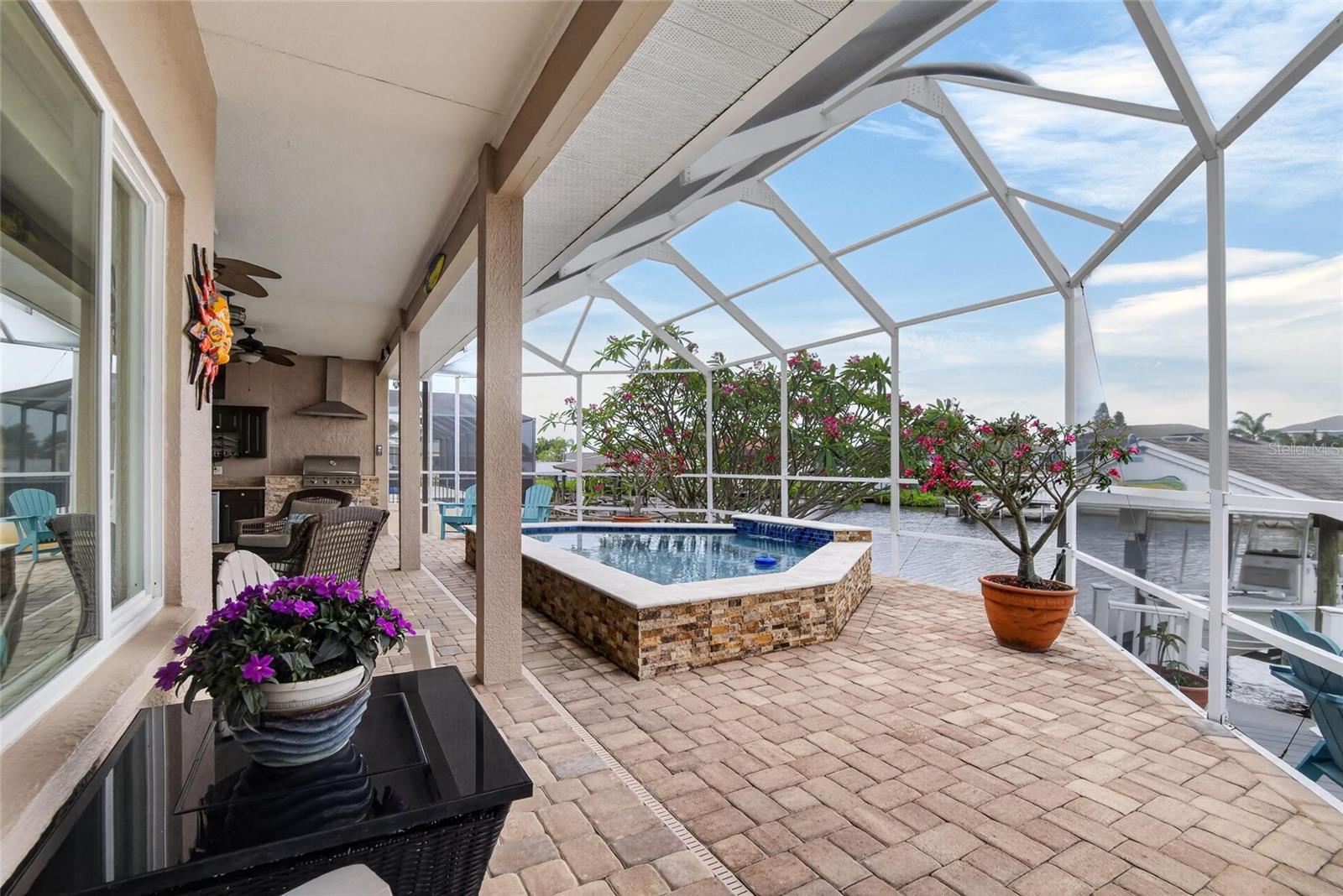 806 EAGLE LN, APOLLO BEACH, FL, 33572