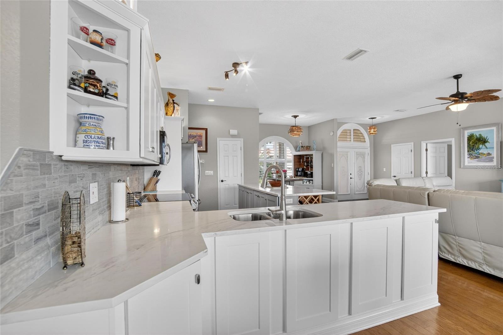 806 EAGLE LN, APOLLO BEACH, FL, 33572