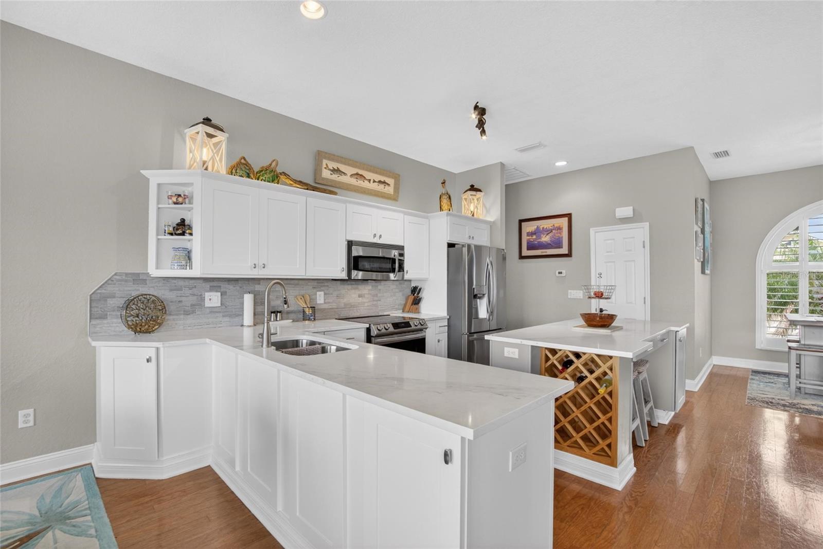 806 EAGLE LN, APOLLO BEACH, FL, 33572