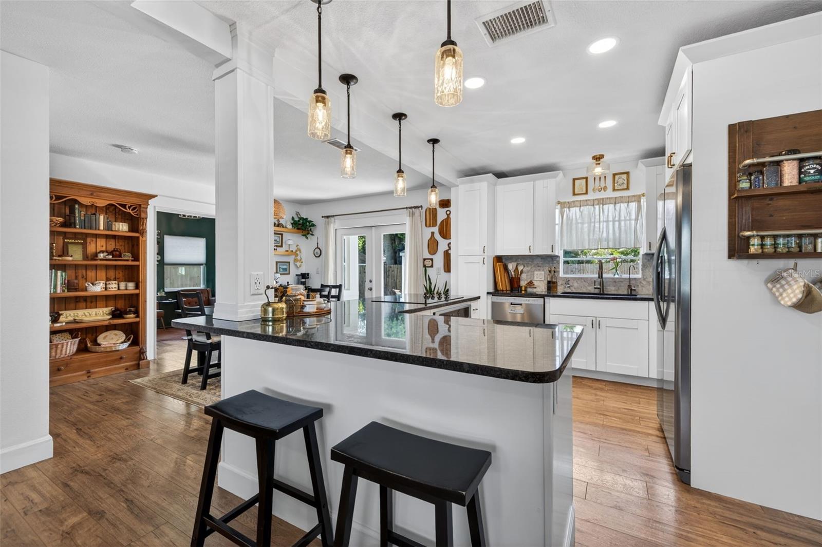 605 MEHLENBACHER RD, BELLEAIR BLUFFS, FL, 33770
