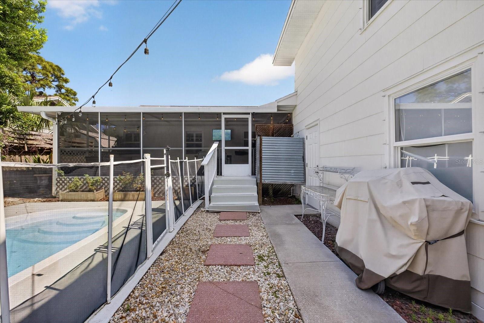 2400 9TH AVE N, ST PETERSBURG, FL, 33713