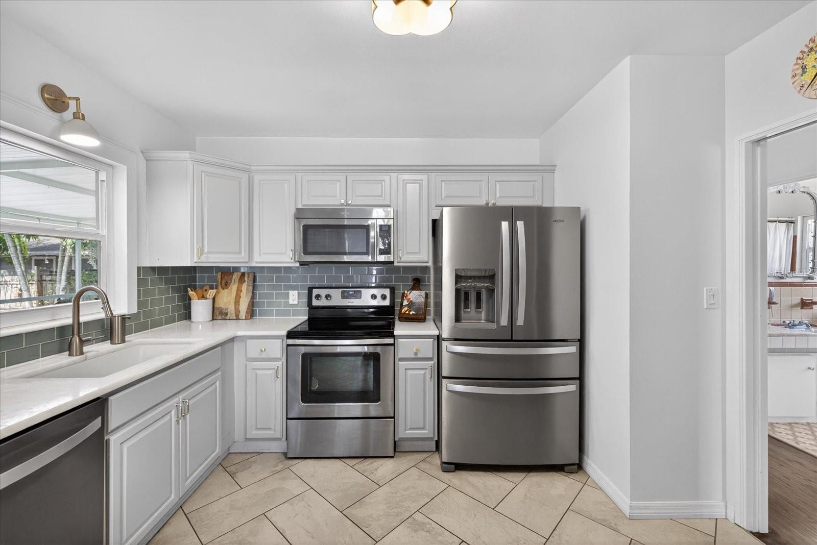 2400 9TH AVE N, ST PETERSBURG, FL, 33713