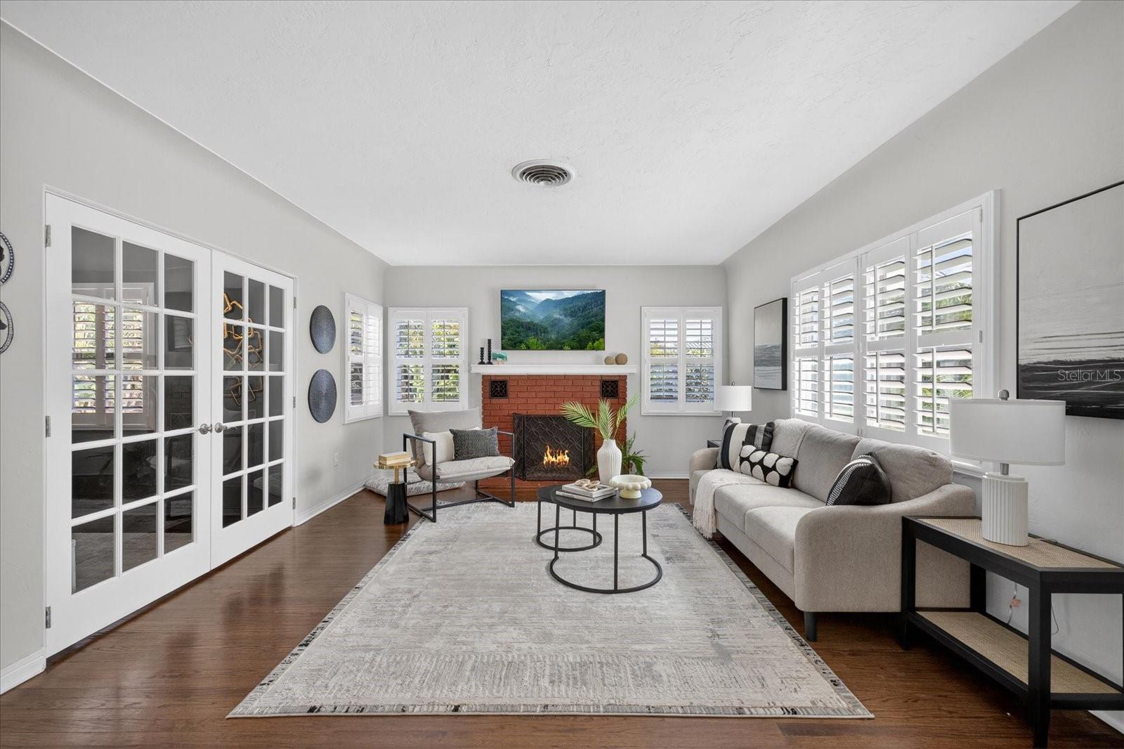 2400 9TH AVE N, ST PETERSBURG, FL, 33713