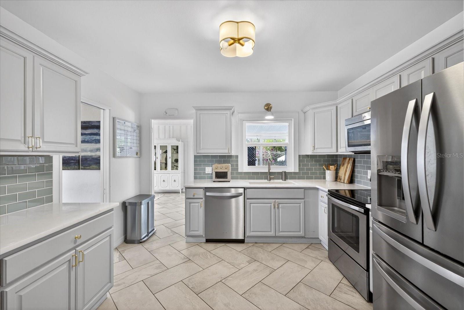 2400 9TH AVE N, ST PETERSBURG, FL, 33713