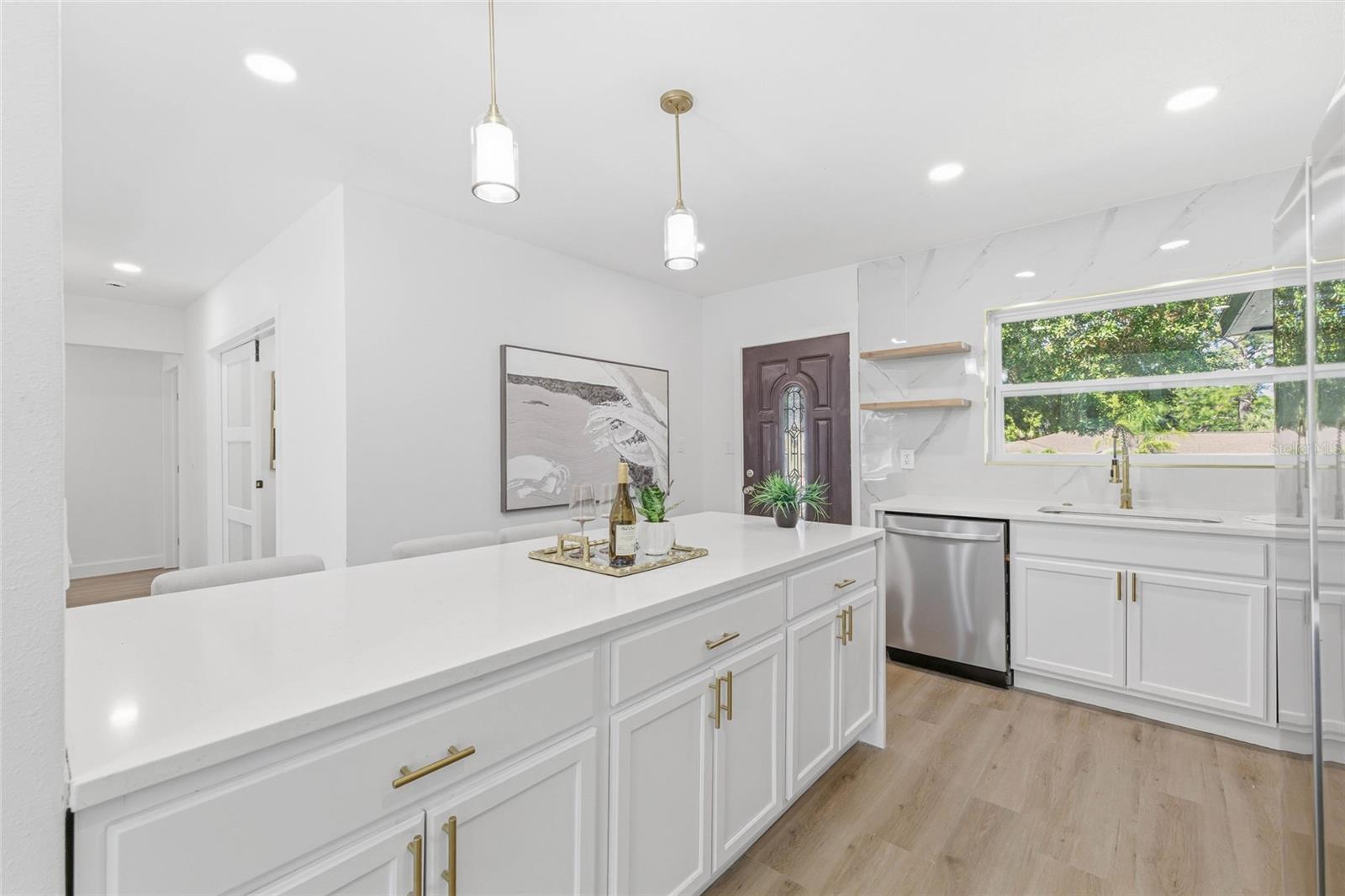 111 ORANGEVIEW AVE, CLEARWATER, FL, 33755