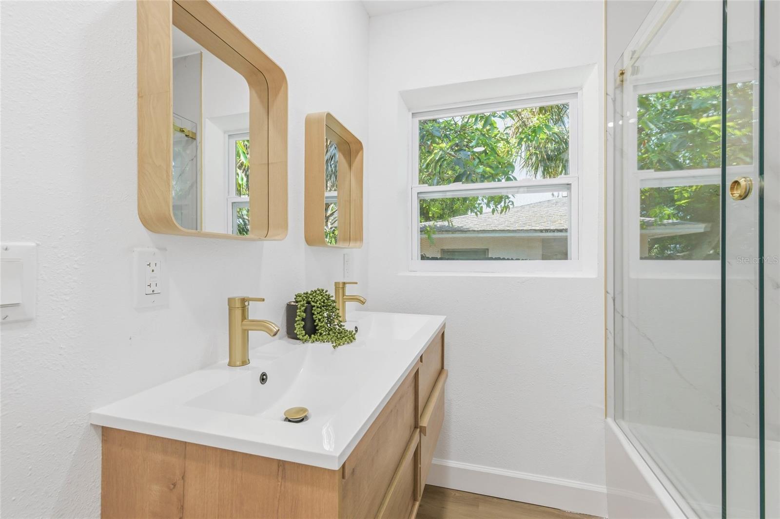 111 ORANGEVIEW AVE, CLEARWATER, FL, 33755