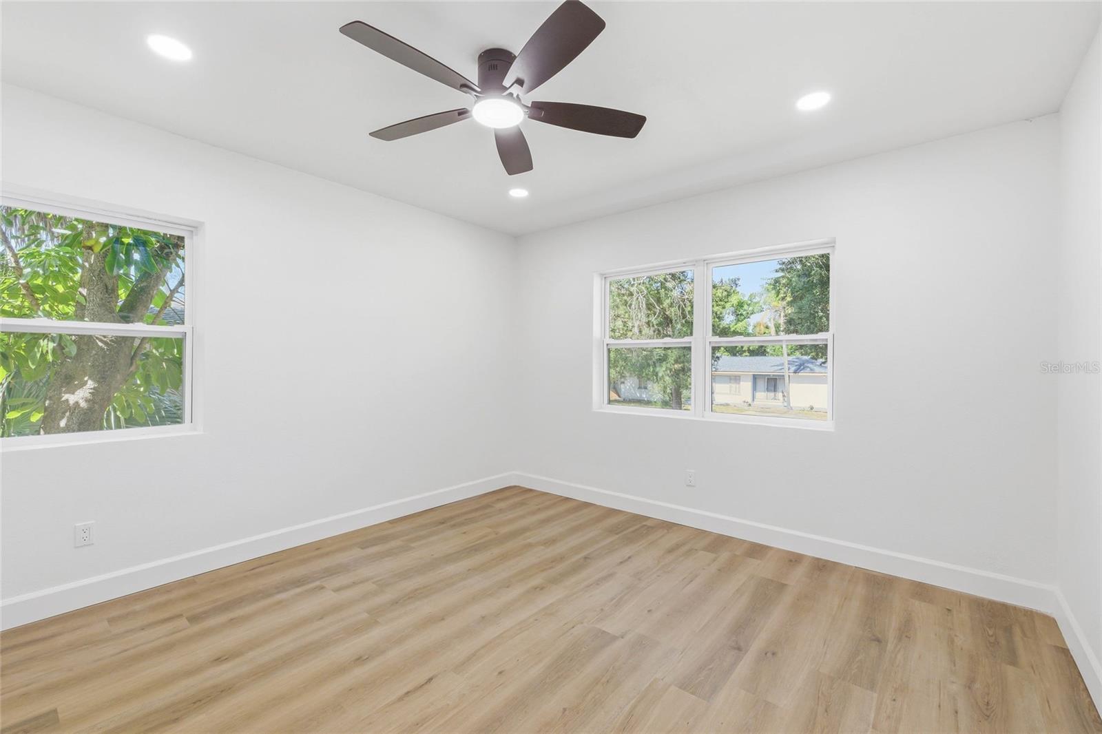 111 ORANGEVIEW AVE, CLEARWATER, FL, 33755