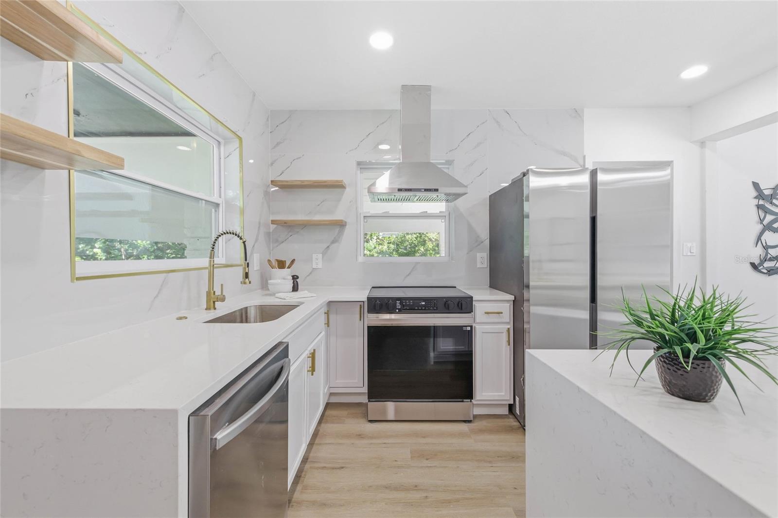 111 ORANGEVIEW AVE, CLEARWATER, FL, 33755