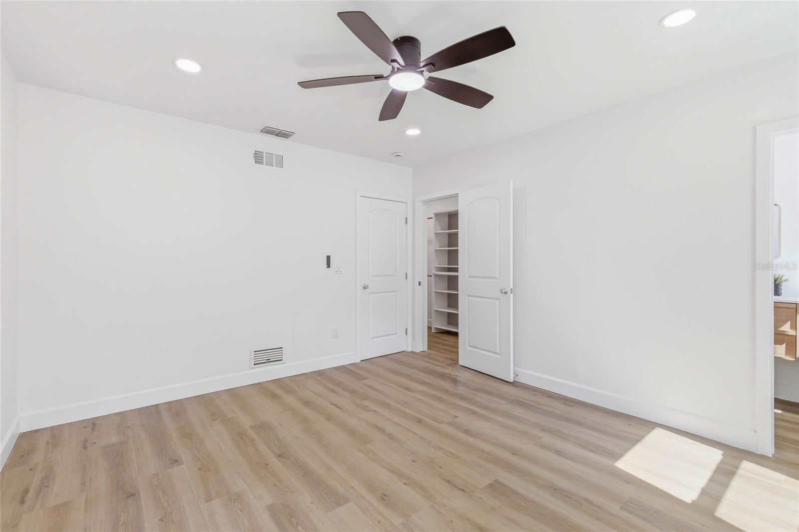111 ORANGEVIEW AVE, CLEARWATER, FL, 33755