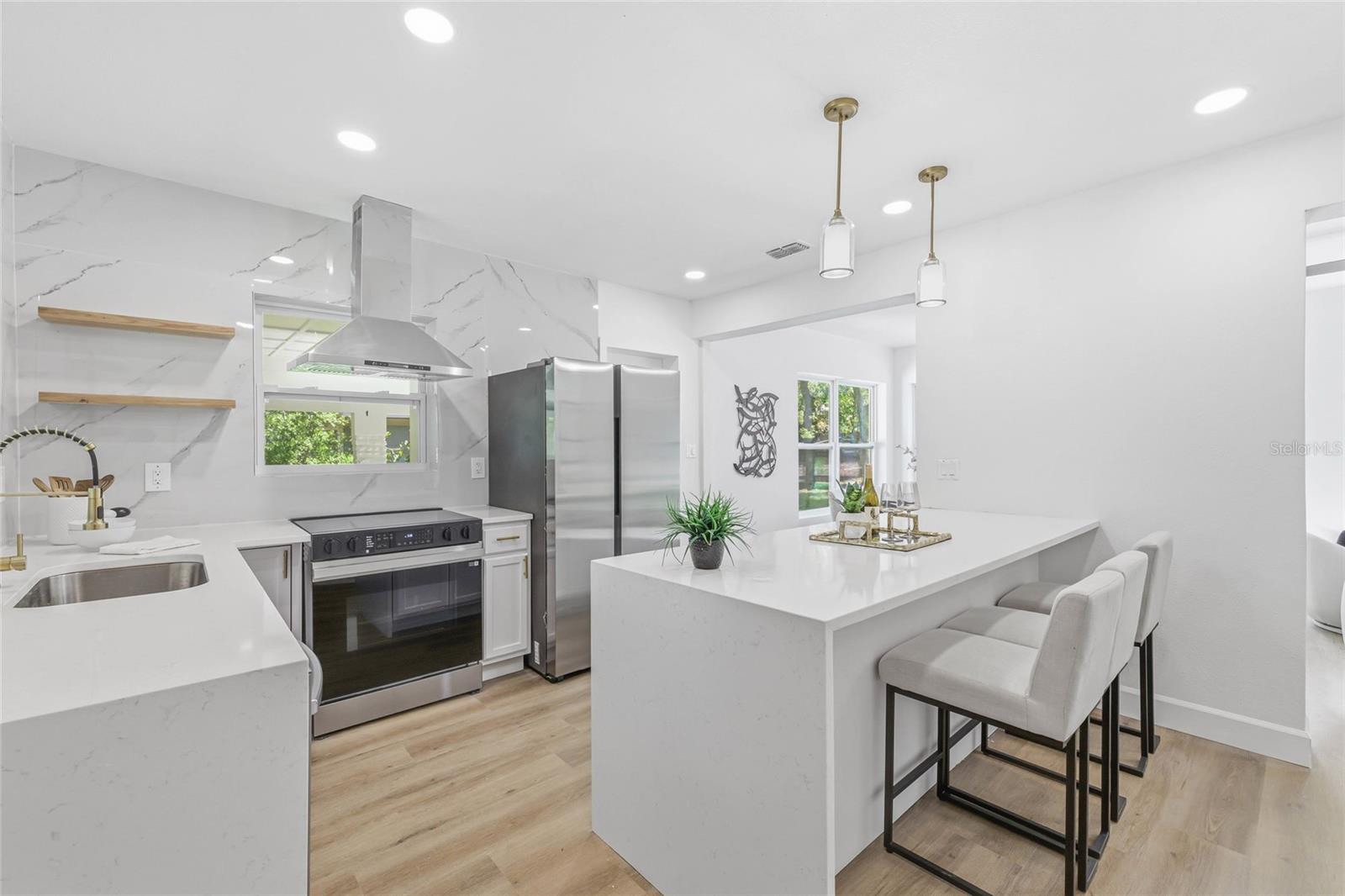 111 ORANGEVIEW AVE, CLEARWATER, FL, 33755