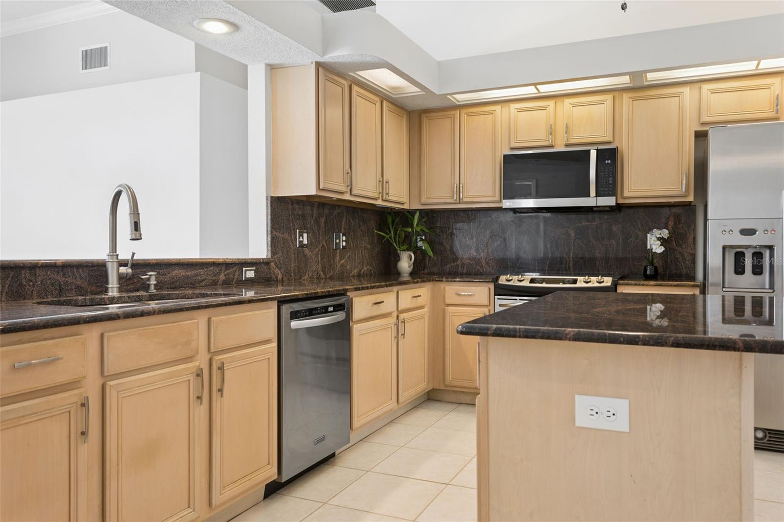 10020 CYPRESS SHADOW AVE, TAMPA, FL, 33647