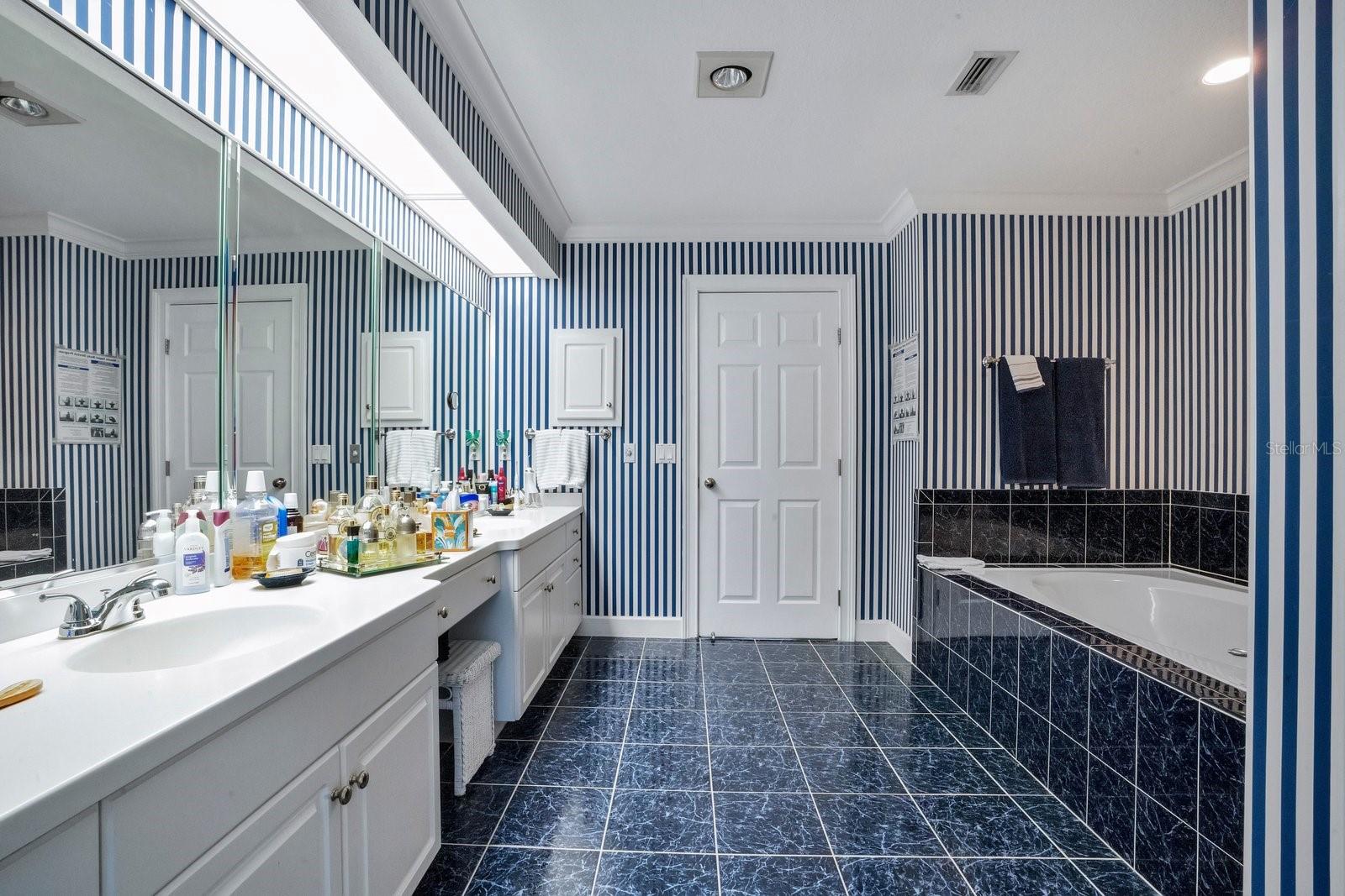 1451 HOLLINGSWORTH OAKS DR, LAKELAND, FL, 33803