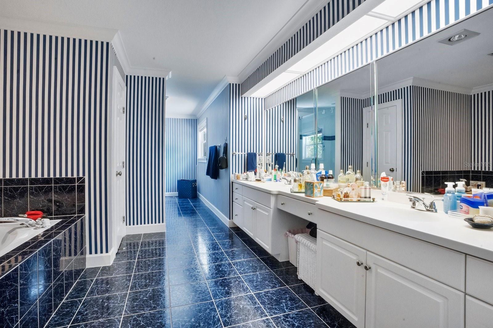 1451 HOLLINGSWORTH OAKS DR, LAKELAND, FL, 33803