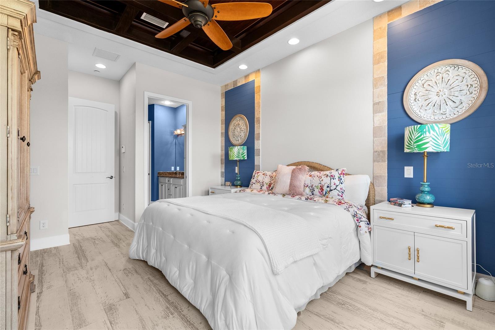 319 COMPASS POINT DR #201, BRADENTON, FL, 34209