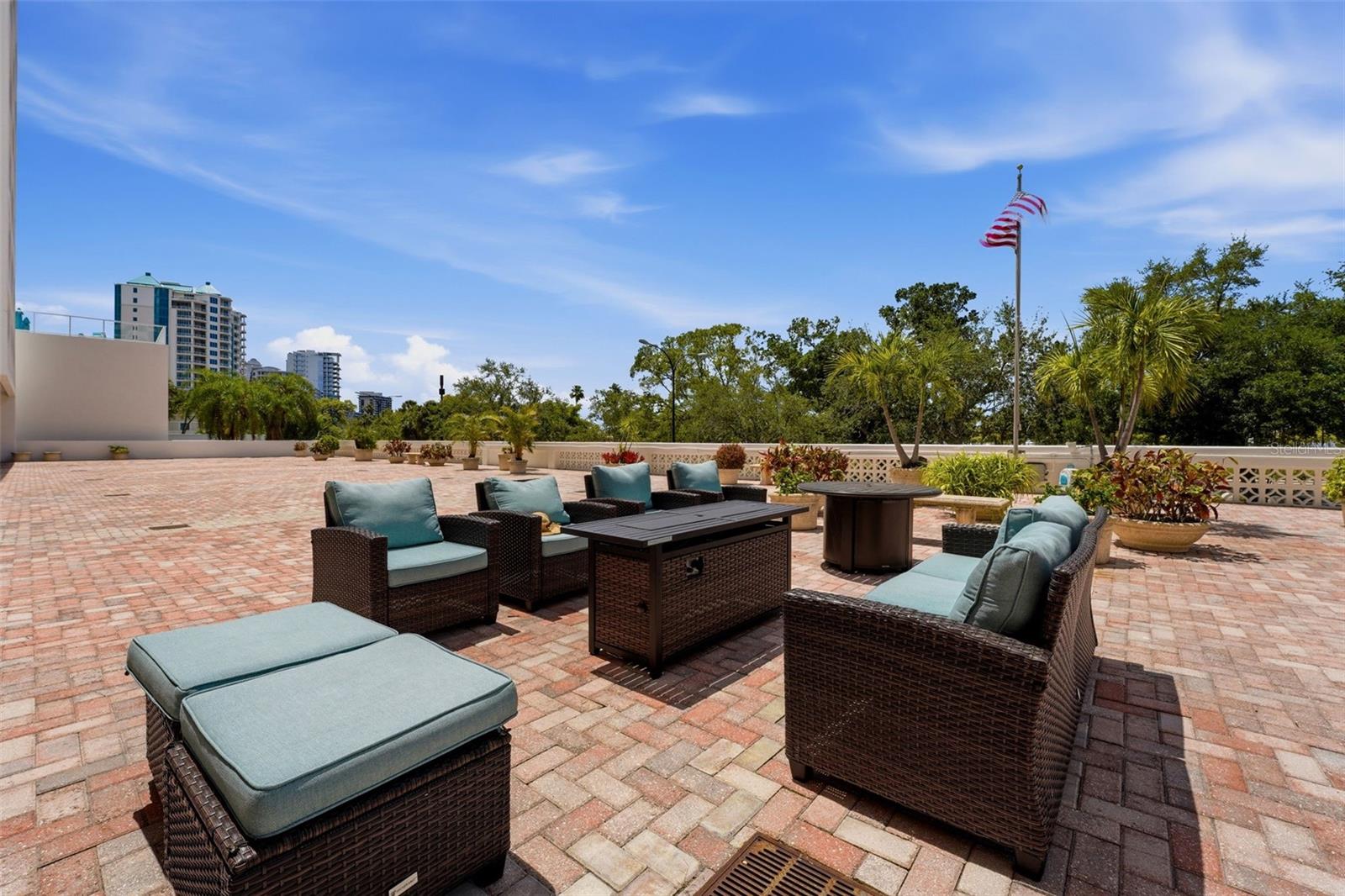 33 S GULFSTREAM AVE #704, SARASOTA, FL, 34236
