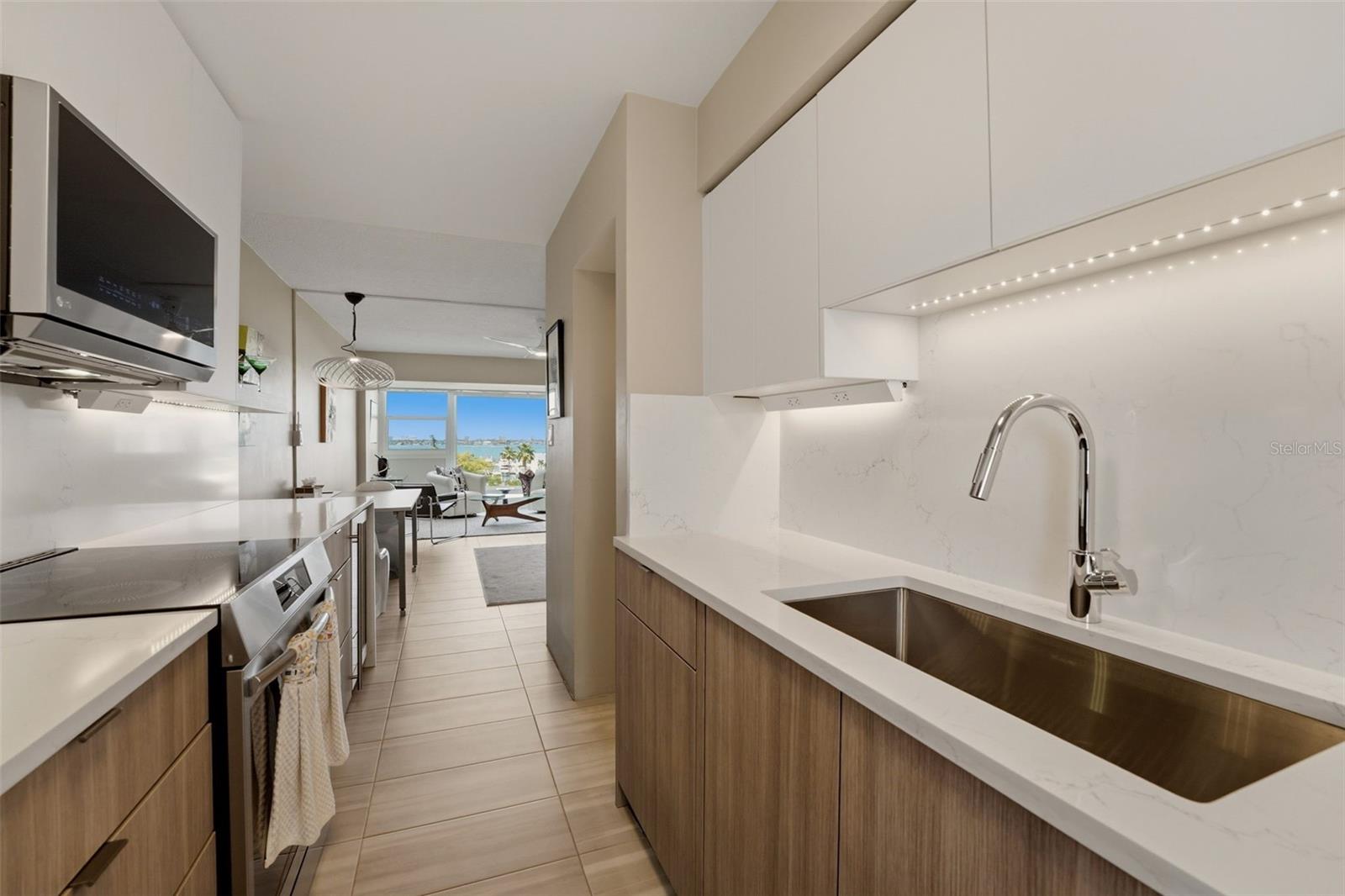 33 S GULFSTREAM AVE #704, SARASOTA, FL, 34236