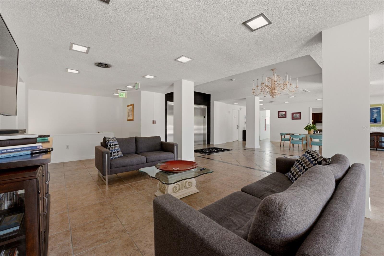 33 S GULFSTREAM AVE #704, SARASOTA, FL, 34236