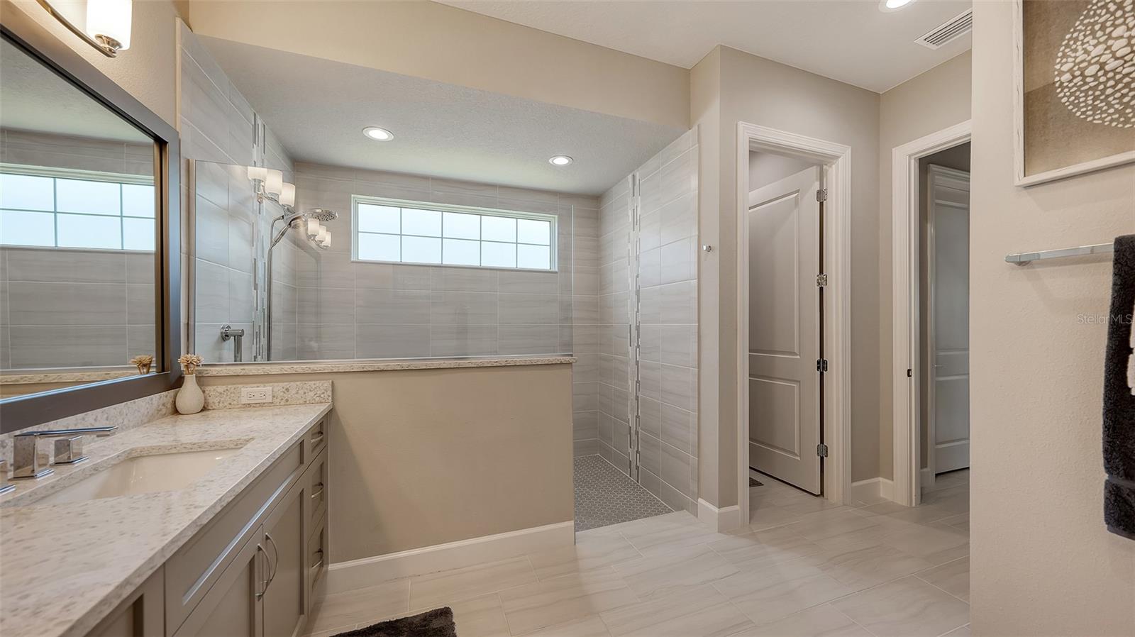 7724 SANDHILL LAKE DR, SARASOTA, FL, 34241