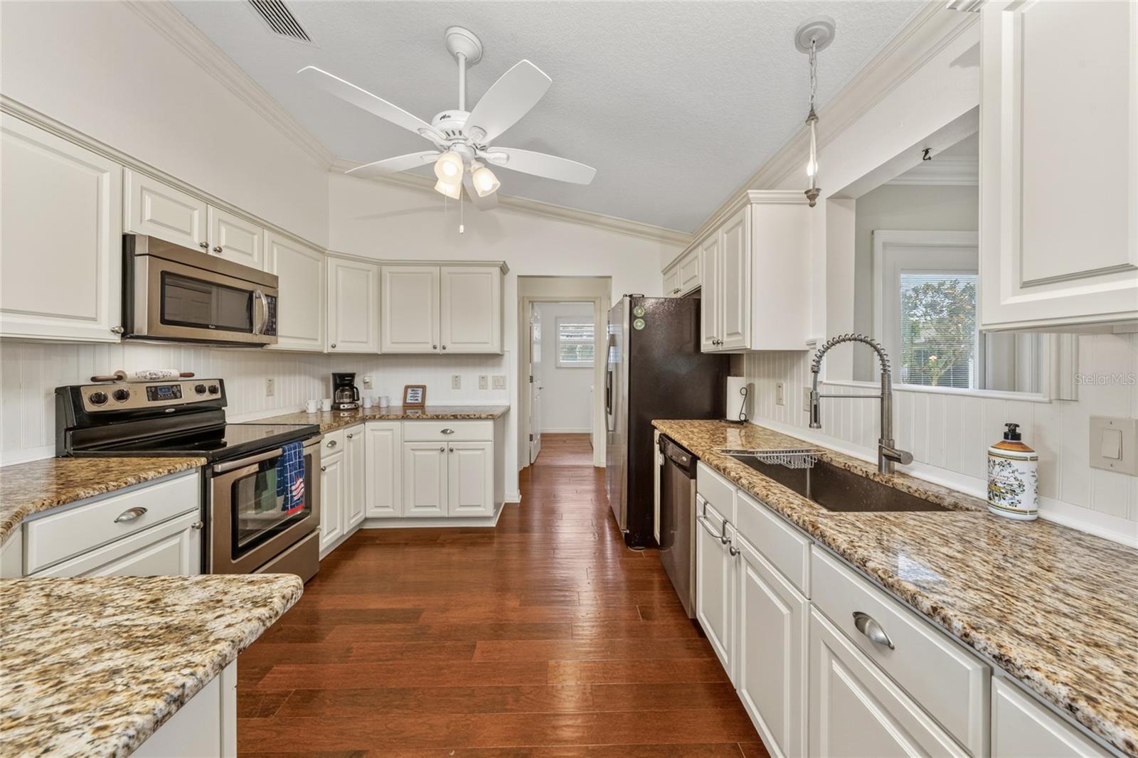 854 FENWICK LOOP, THE VILLAGES, FL, 32163