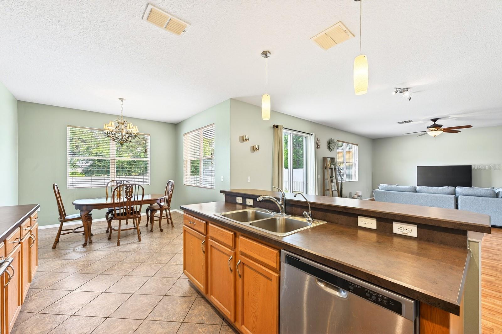 1681 STRATHMORE CIR, MOUNT DORA, FL, 32757