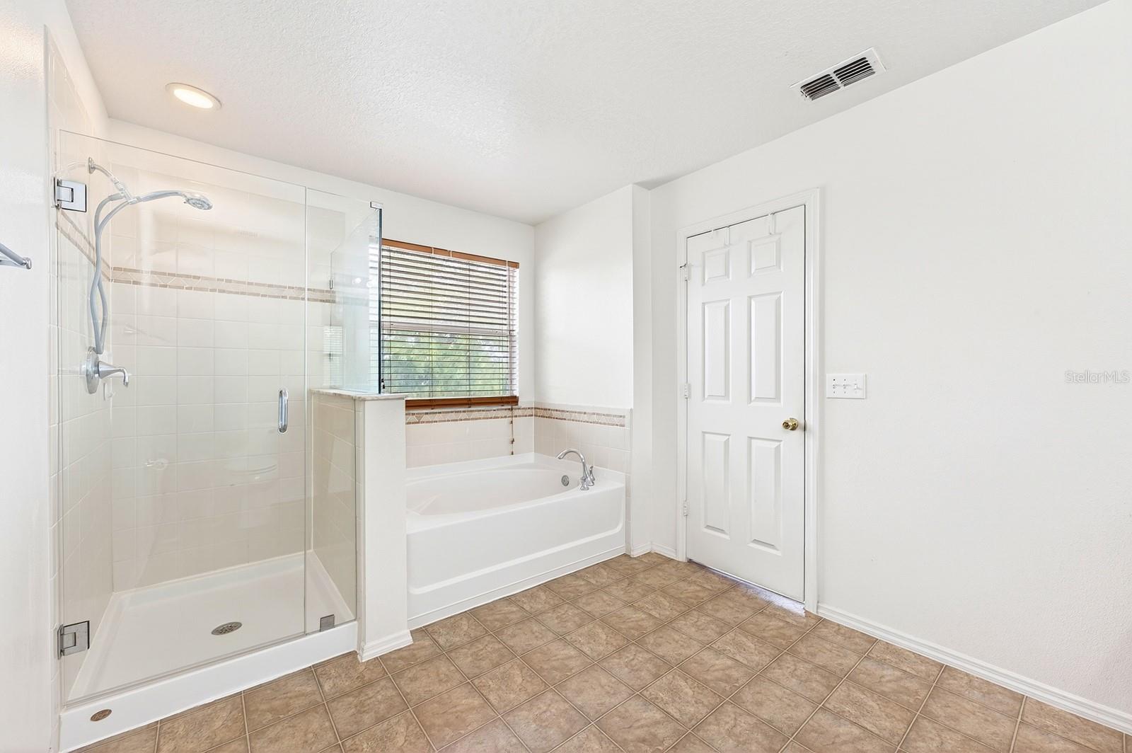 1681 STRATHMORE CIR, MOUNT DORA, FL, 32757