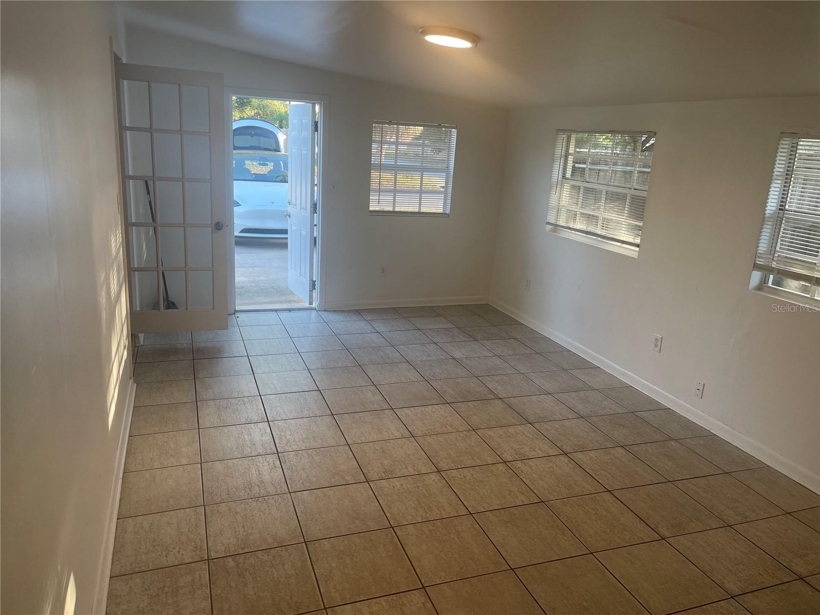 3302 W WALLACE AVE, TAMPA, FL, 33611
