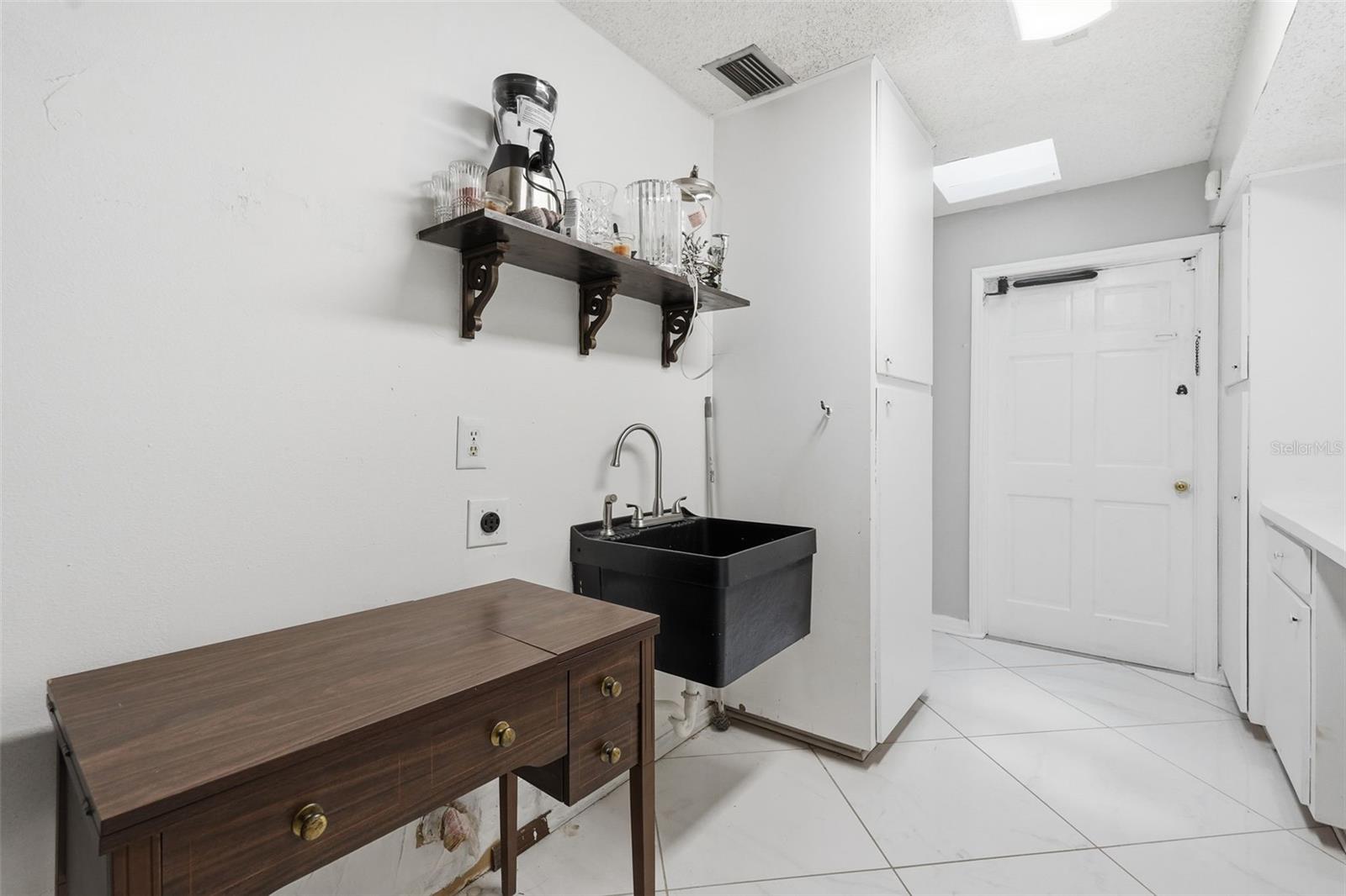 3678 E LAKE DR, LAND O LAKES, FL, 34639
