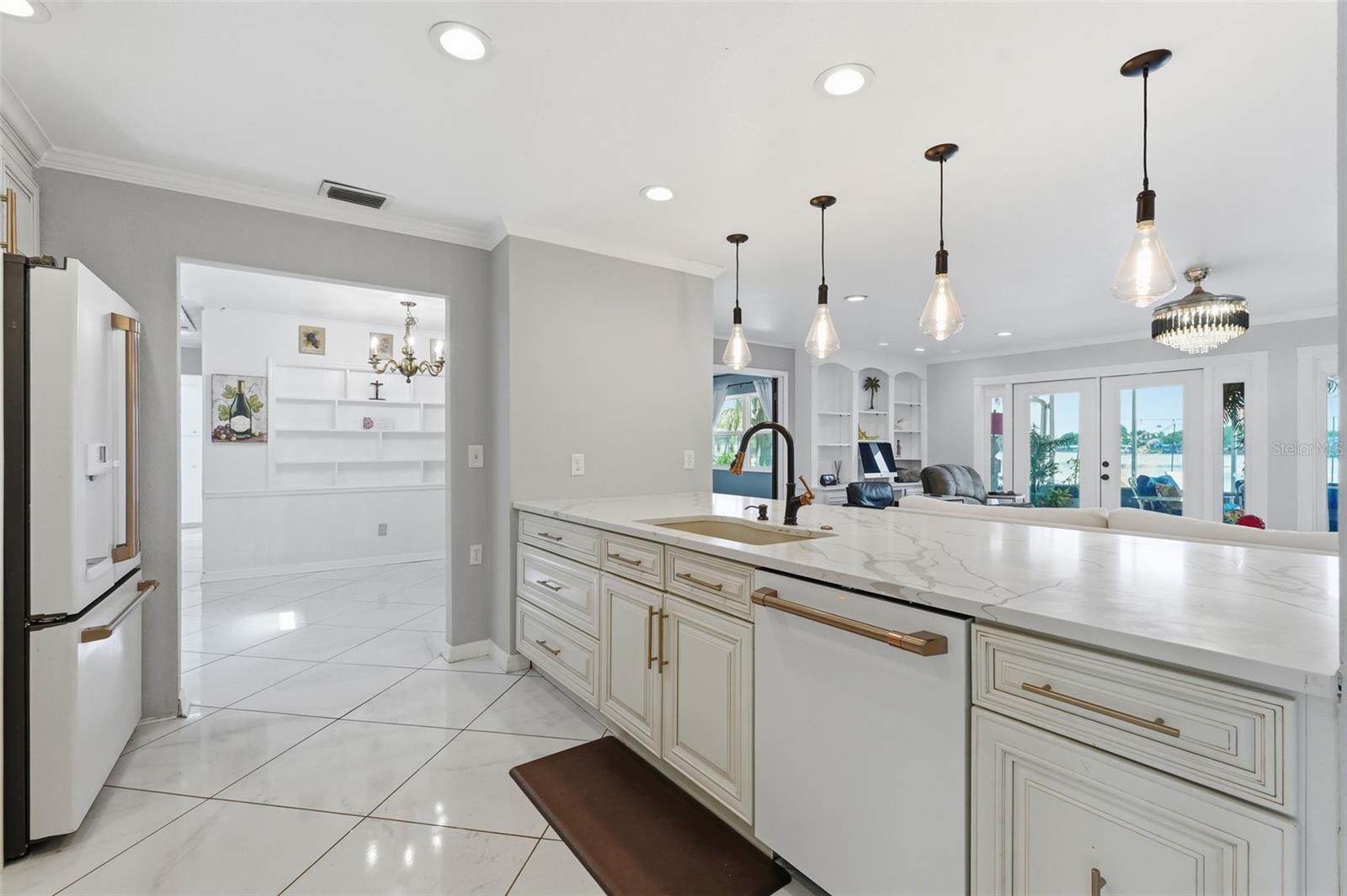 3678 E LAKE DR, LAND O LAKES, FL, 34639