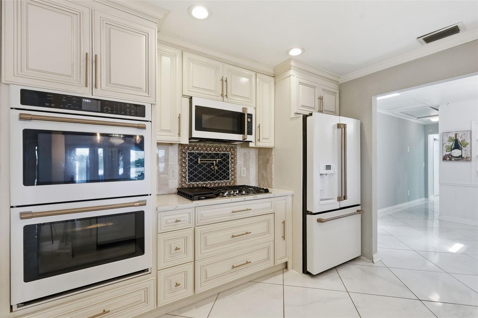 3678 E LAKE DR, LAND O LAKES, FL, 34639