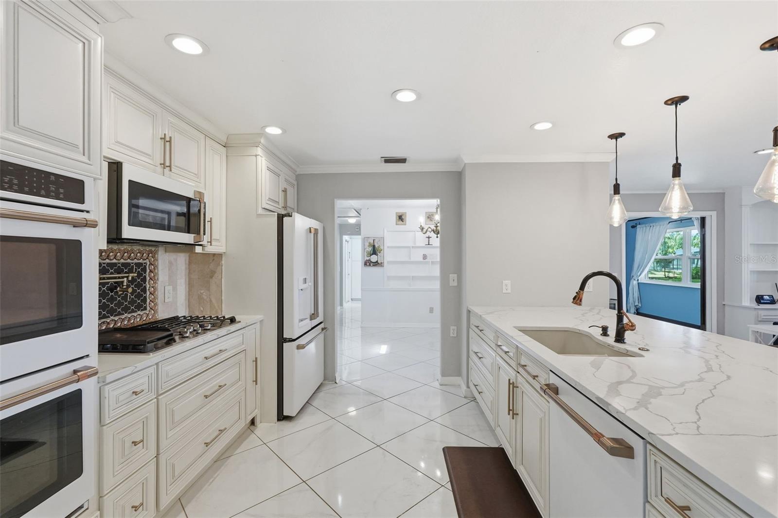 3678 E LAKE DR, LAND O LAKES, FL, 34639