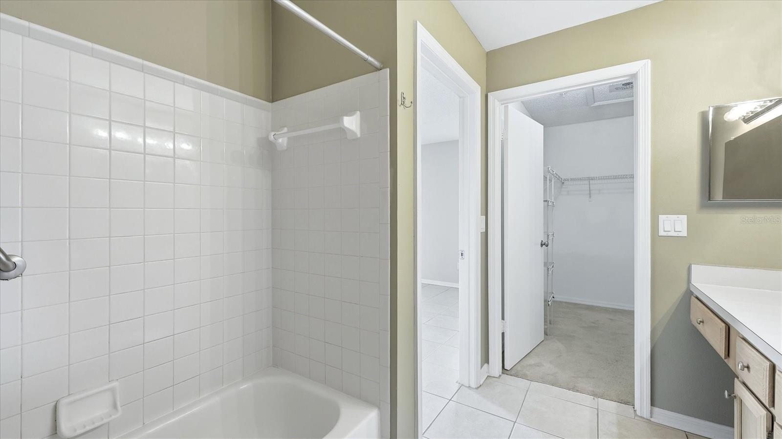 4033 CROCKERS LAKE BLVD #28, SARASOTA, FL, 34238
