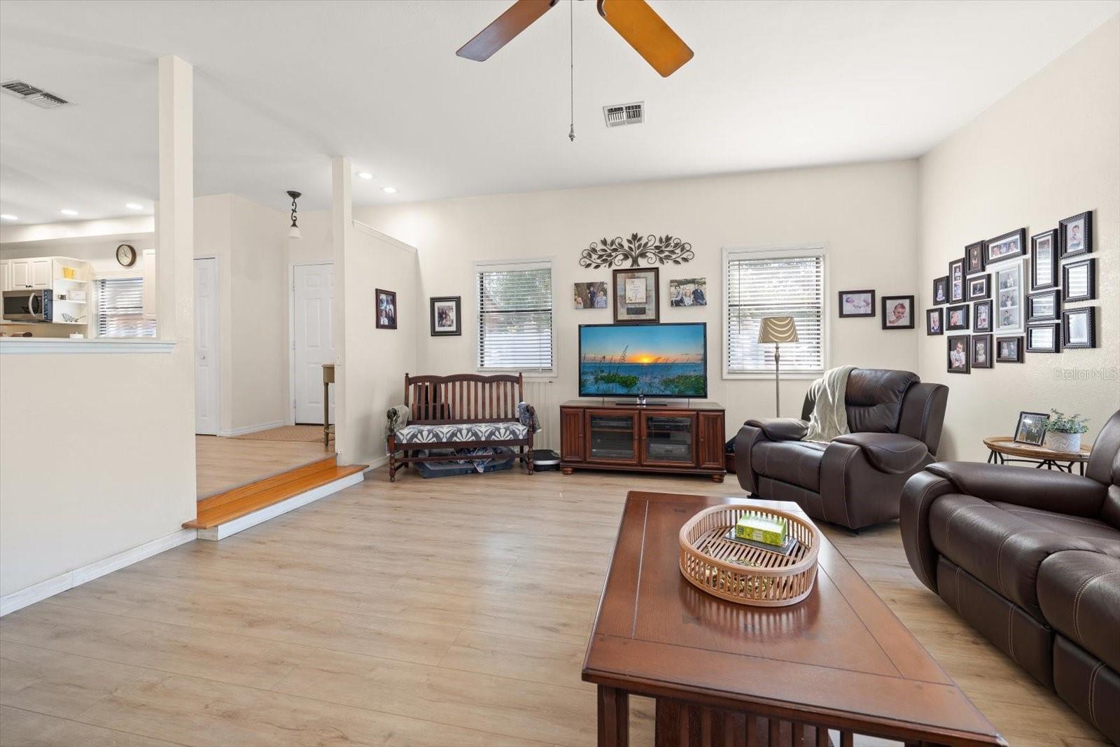 3290 70TH AVE N, ST PETERSBURG, FL, 33702