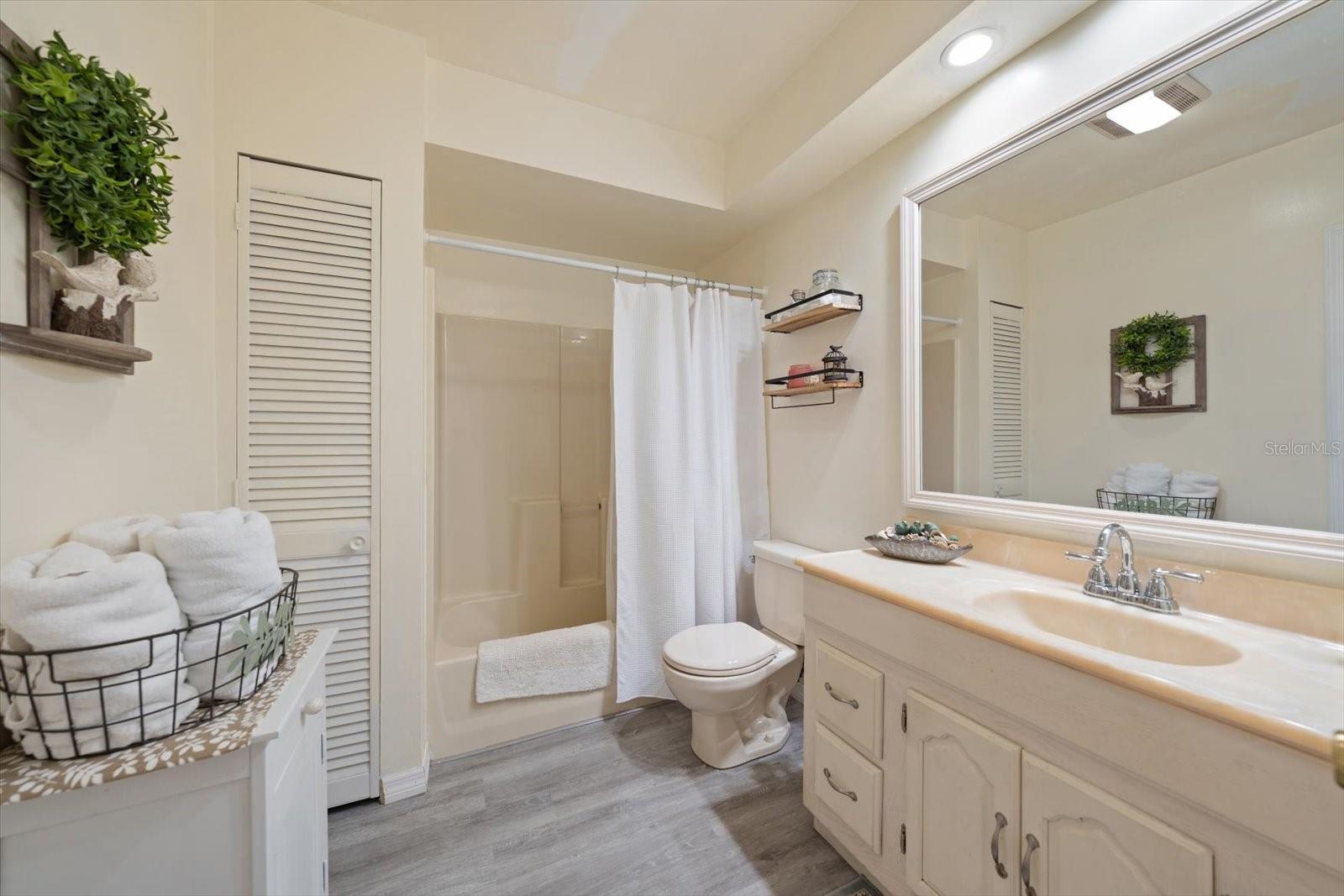 3290 70TH AVE N, ST PETERSBURG, FL, 33702