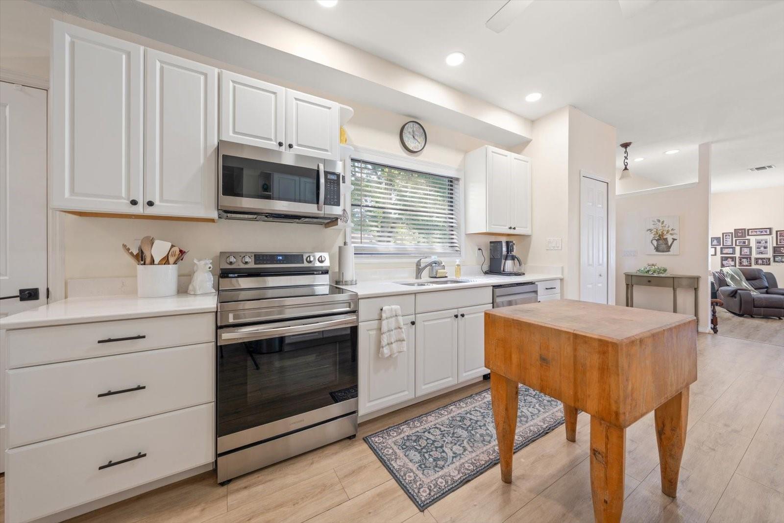 3290 70TH AVE N, ST PETERSBURG, FL, 33702