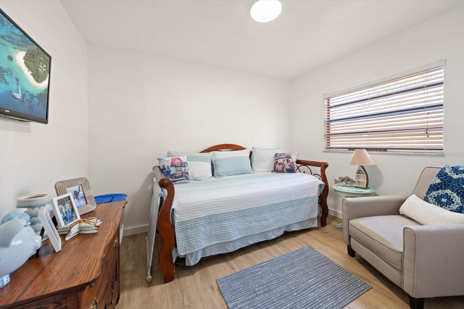 3290 70TH AVE N, ST PETERSBURG, FL, 33702