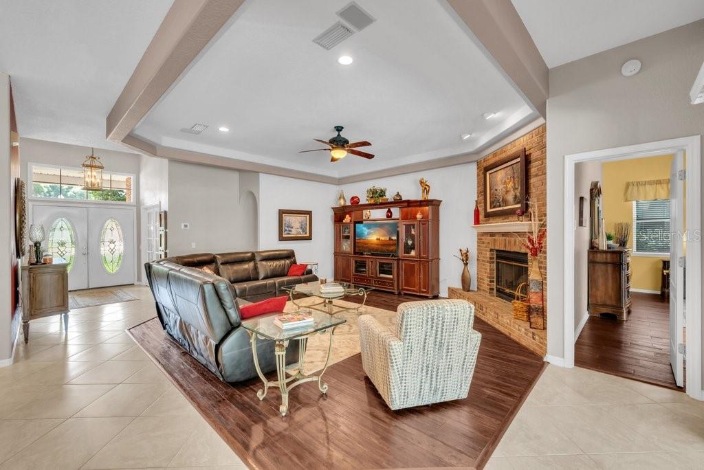 2221 VALRICO FOREST DR, VALRICO, FL, 33594