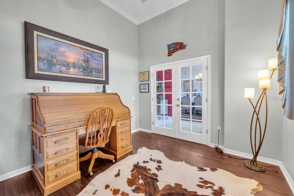 2221 VALRICO FOREST DR, VALRICO, FL, 33594