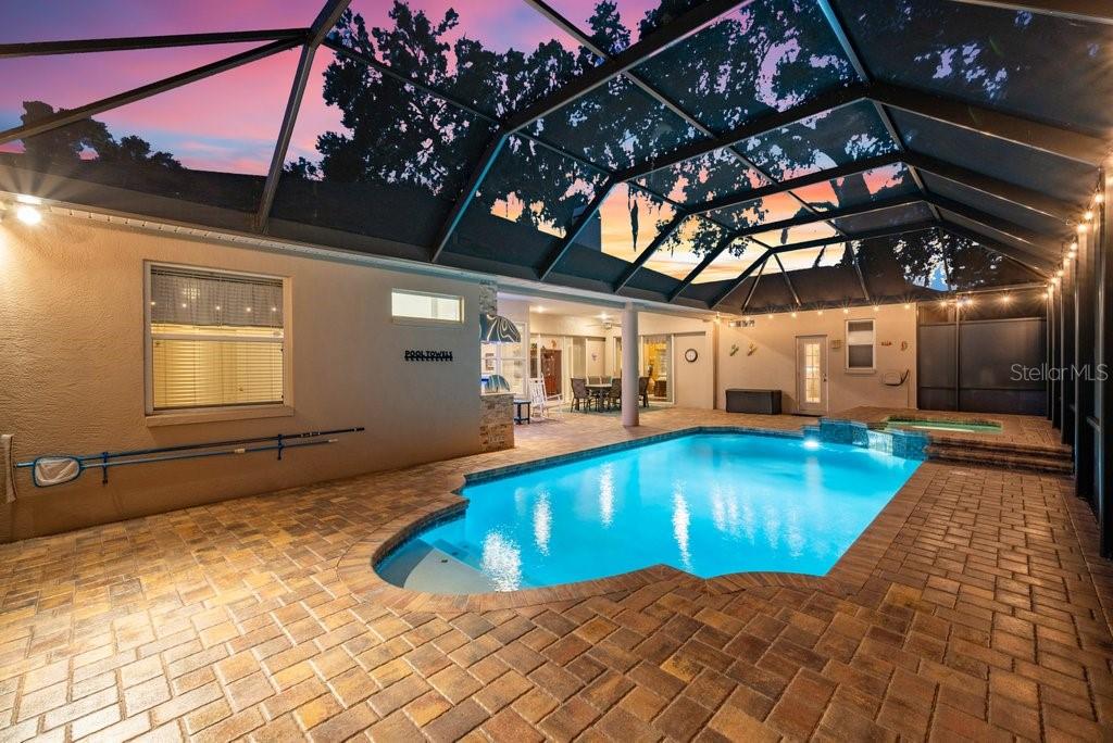 2221 VALRICO FOREST DR, VALRICO, FL, 33594