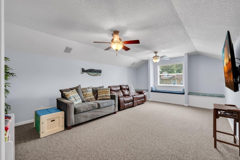 2221 VALRICO FOREST DR, VALRICO, FL, 33594