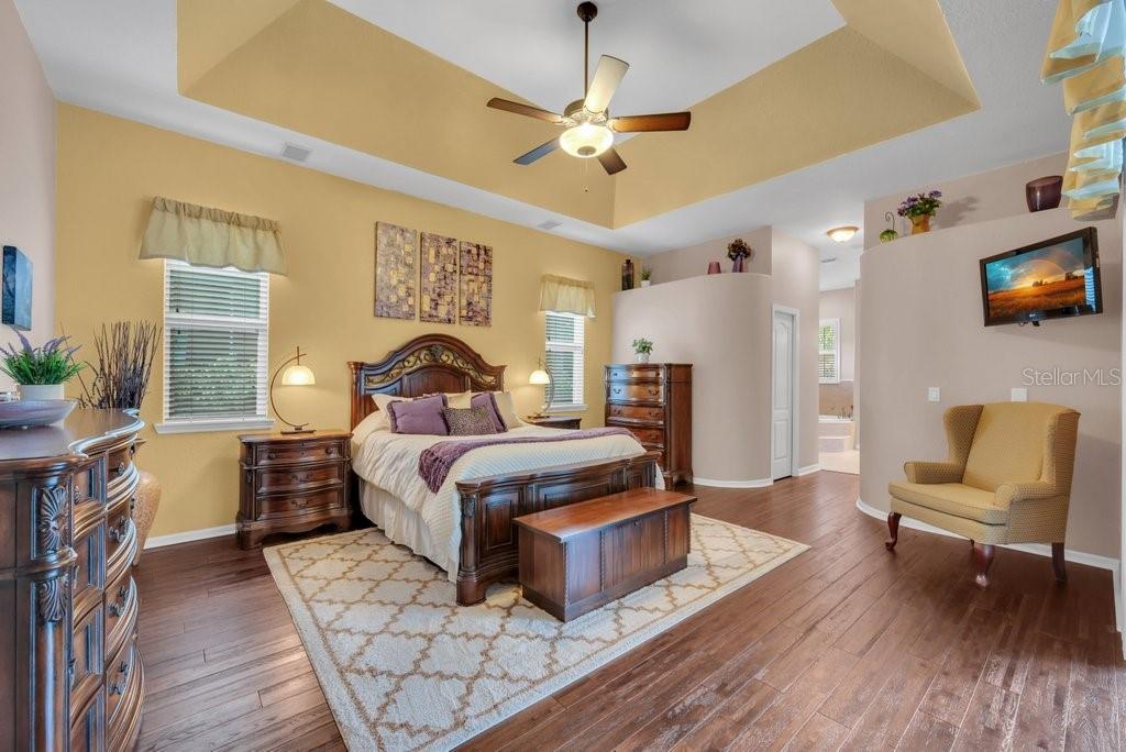 2221 VALRICO FOREST DR, VALRICO, FL, 33594