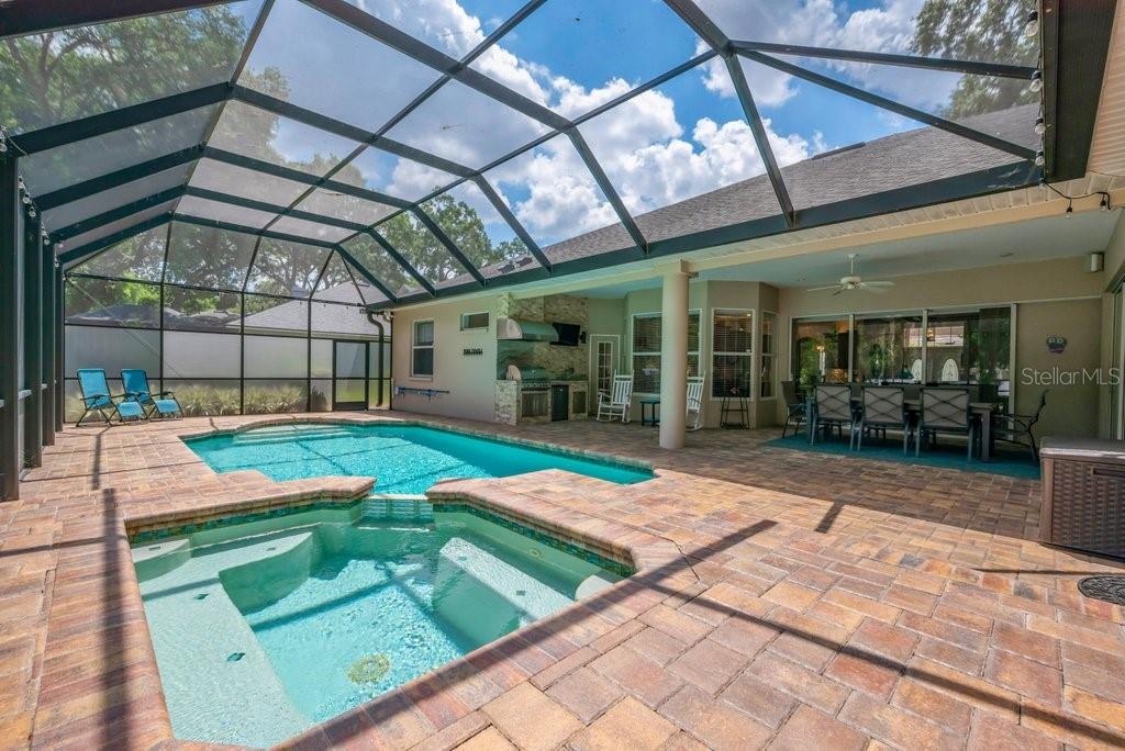 2221 VALRICO FOREST DR, VALRICO, FL, 33594