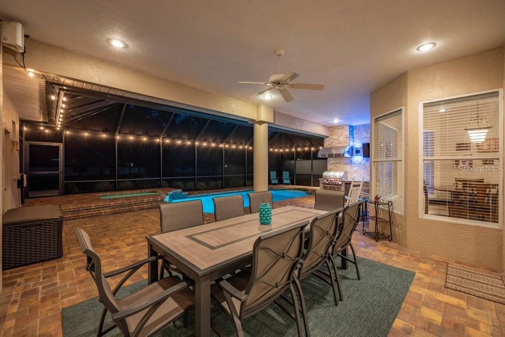 2221 VALRICO FOREST DR, VALRICO, FL, 33594